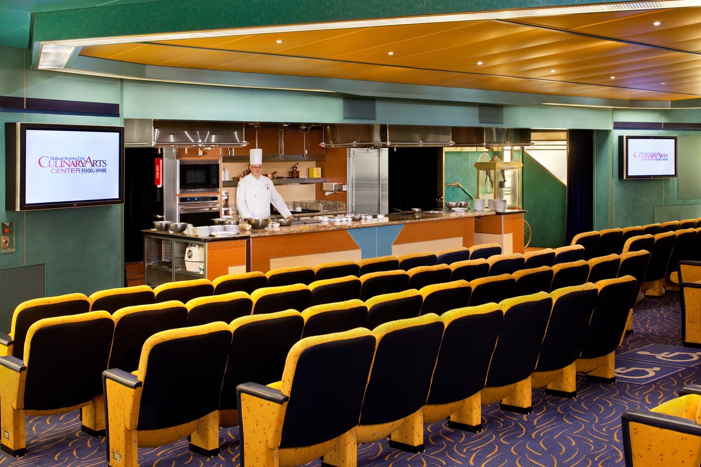 Holland America Line / Michel Verdure