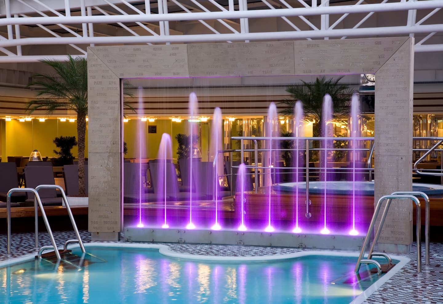 Holland America Line / Michel Verdure