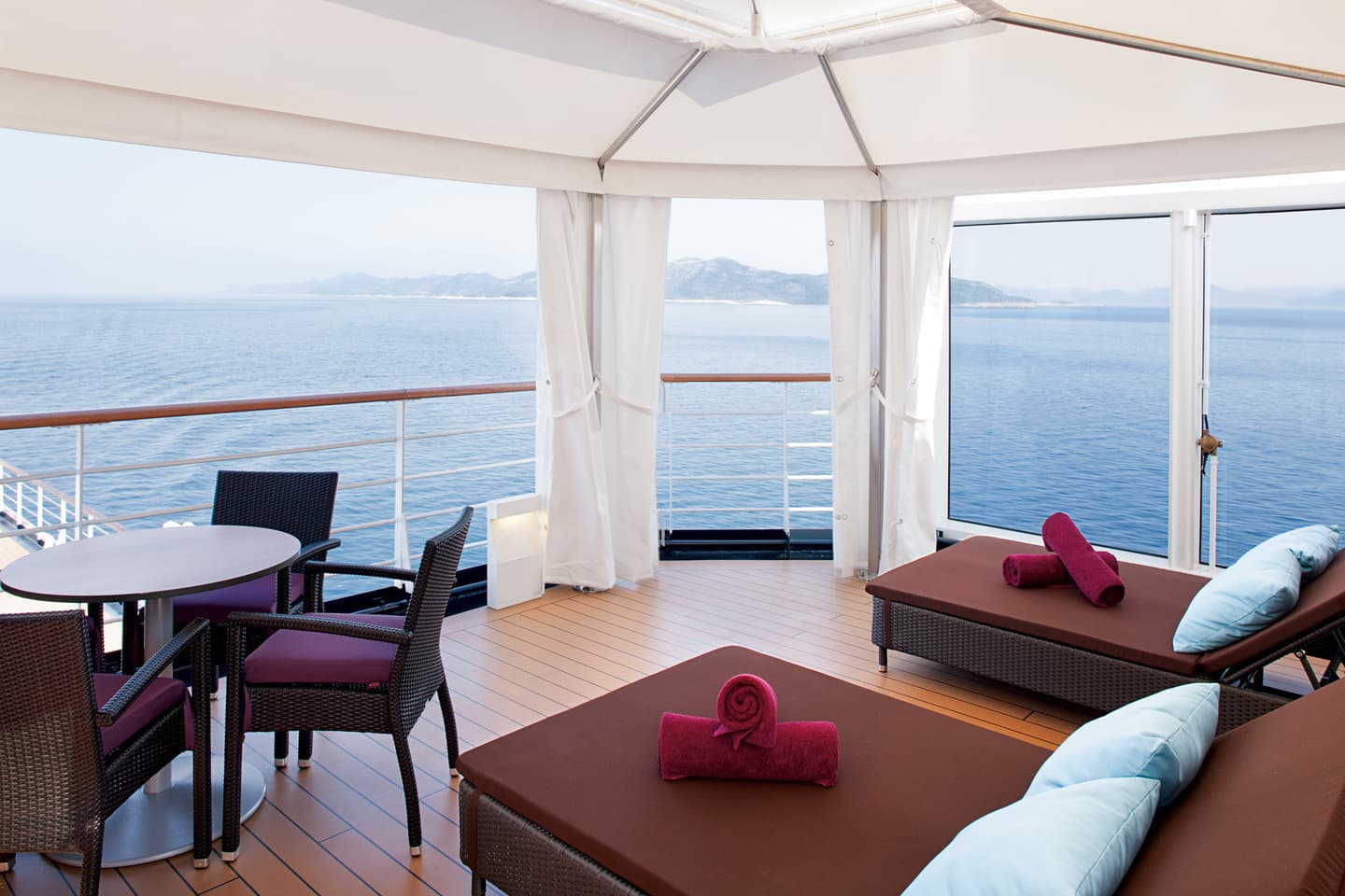 Holland America Line / Michel Verdure