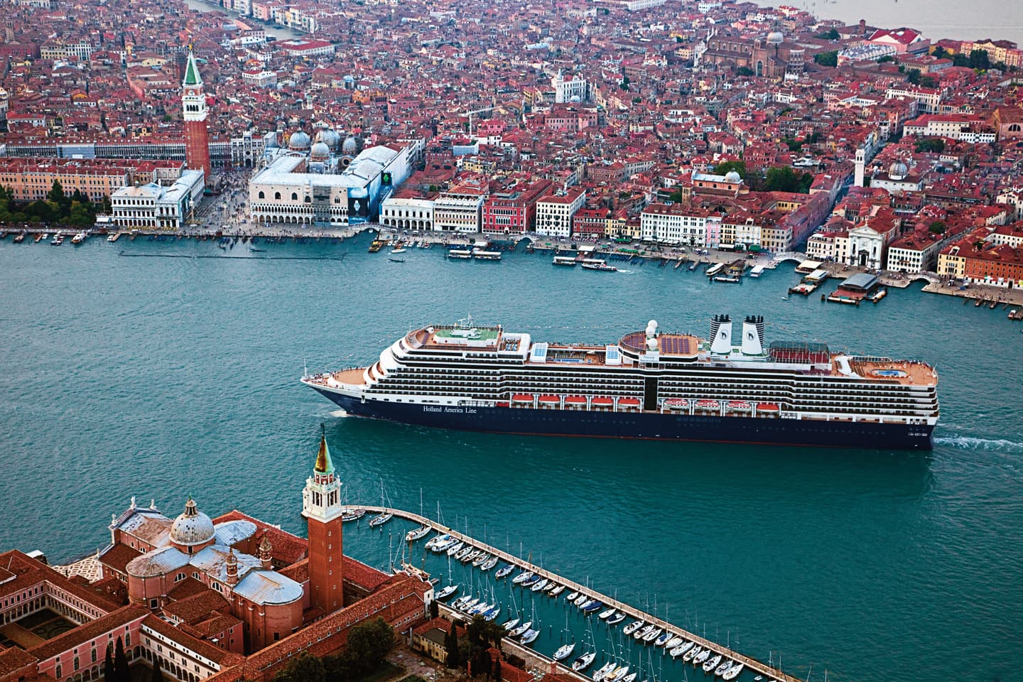 Holland America Line / Michel Verdure